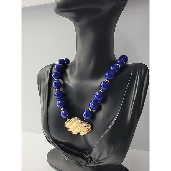 Vintage Avon Blue Bead Necklace Gold Tone Pendant Statement Jewelry - Picture 6 of 11